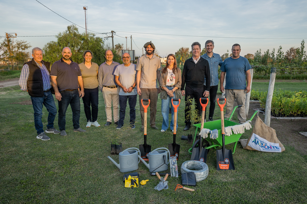 La Provincia entregó árboles nativos y herramientas en el sur de Córdoba