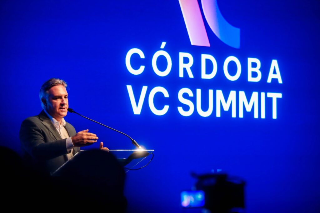 Llaryora anunció un fondo $10.000 millones para emprendimientos innovadores