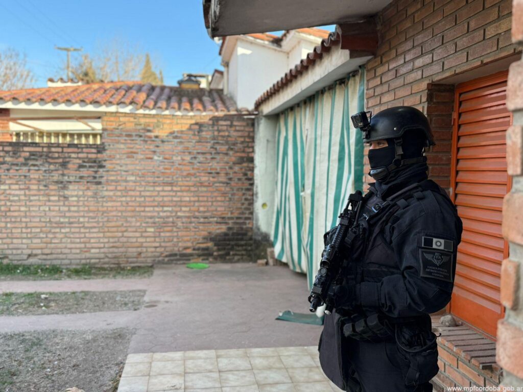 LA CALERA: FPA DETUVO A DOS SUJETOS CON COCAÍNA EN UN CONTROL SOBRE RUTA E-55